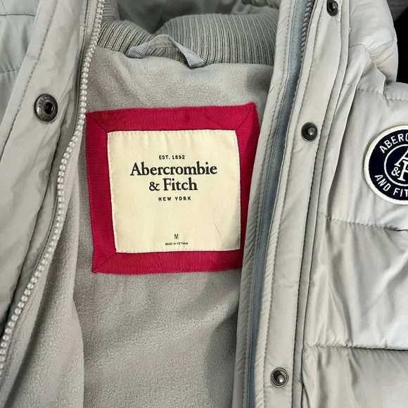 Abercrombie & Fitch Women’s Gray Hooded Puffer Vest - Picture 6 of 7